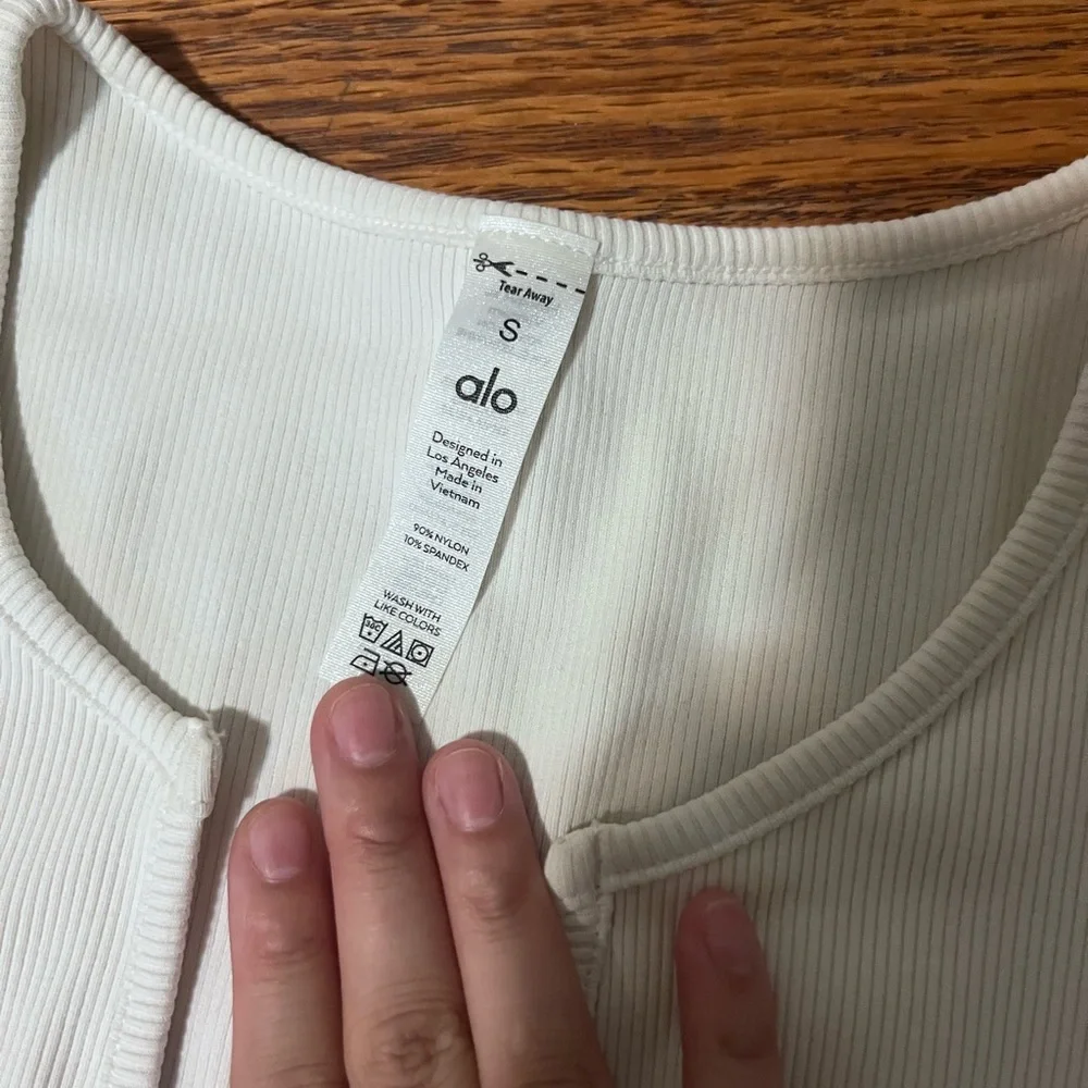 ALO White Ribbed Crop Top - Picture 3 of 4